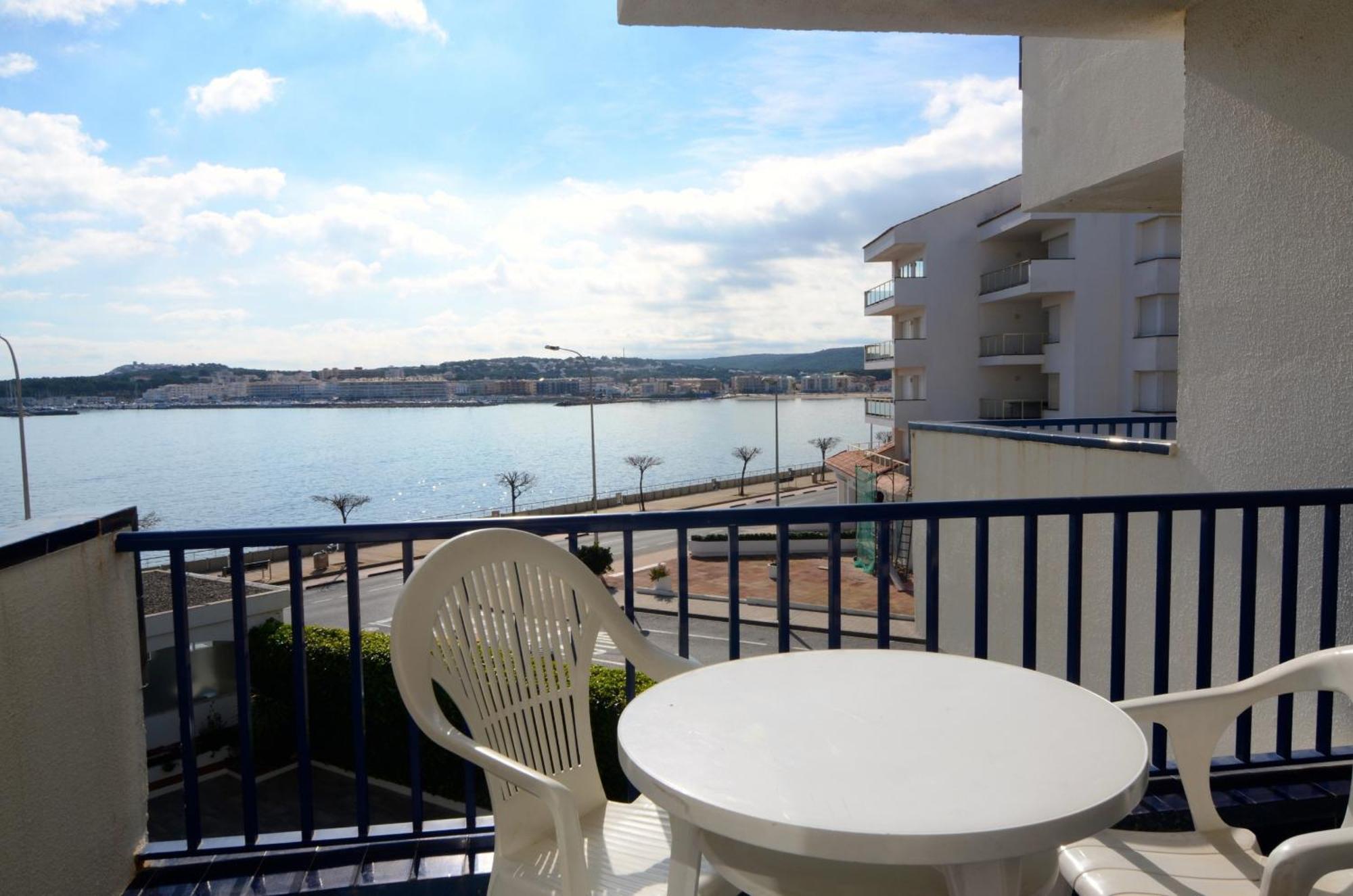 Passeig Del Mar - Apartamentos Primera Linea L' Escala Екстериор снимка